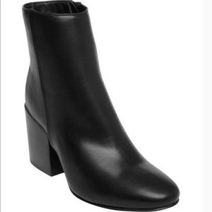 Steve Madden Black leather booties
